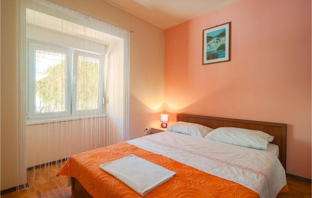 Posteľ alebo postele v izbe v ubytovaní Four-Bedroom Holiday Home Kucice With A Fireplace 09