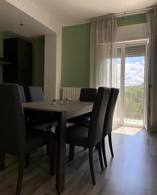 a dining room with a table and chairs and a window at L'ANGELICA AFFITTACAMERE in Grottaminarda