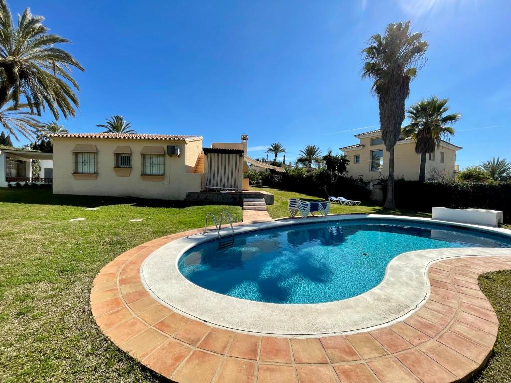 Bazén v ubytování Marbella Villas nebo v jeho okolí