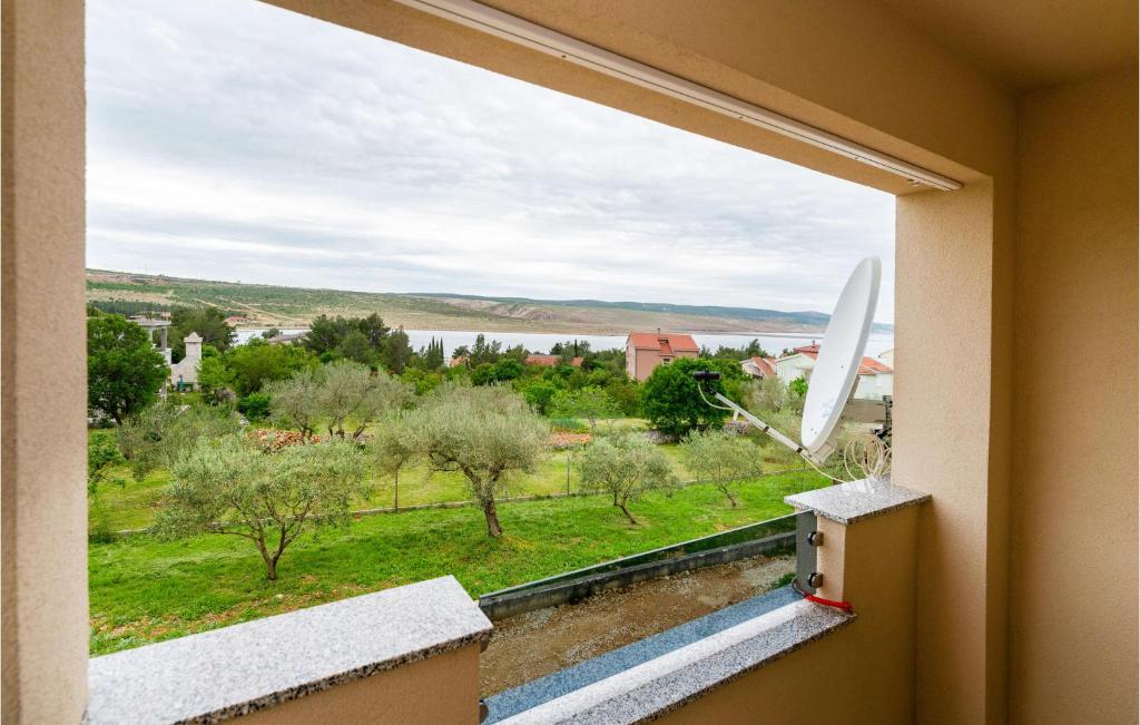 2 Bedroom Lovely Apartment In Rovanjska