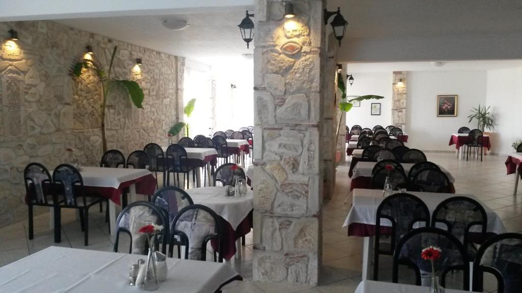 Restaurace v ubytování Hilltop