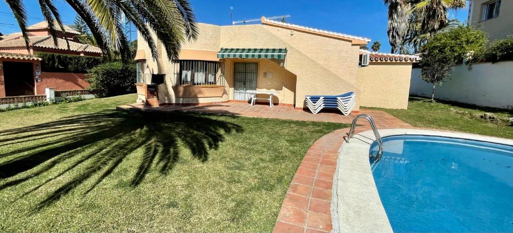 Bazén v ubytování Marbella Villas nebo v jeho okolí
