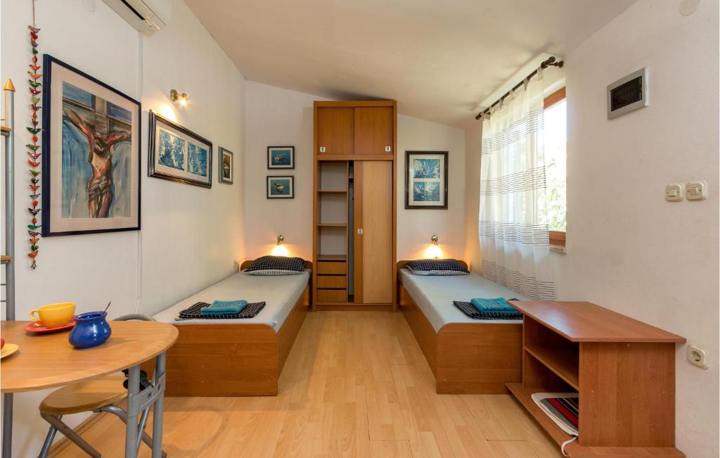 Postel nebo postele na pokoji v ubytování Studio Holiday Home In Premantura
