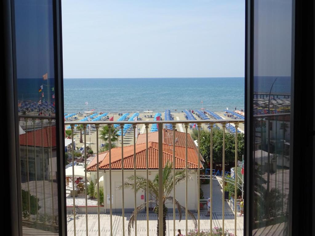 Widok na morze z tego hotelu