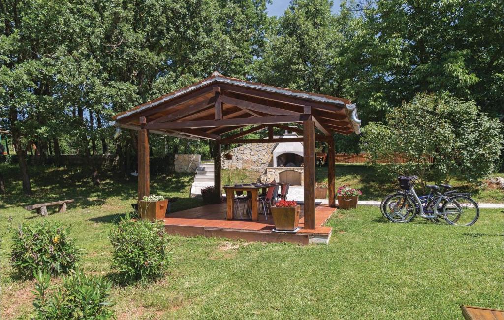 Zahrada ubytování Holiday Home Jakacici Jakacici