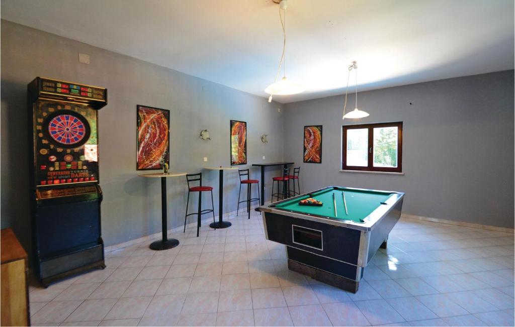 Biliár nebo kulečník v ubytování Holiday Home Jakacici Jakacici