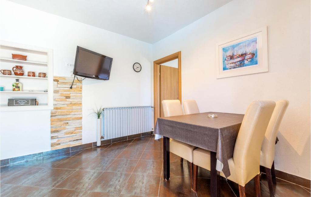 TV a/nebo společenská místnost v ubytování Holiday Home Veliko Brdo-Vrcani Bb Iii