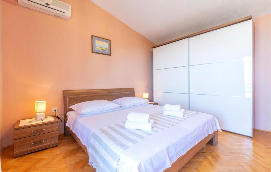 Postel nebo postele na pokoji v ubytování Holiday Home Veliko Brdo-Vrcani Bb Iii