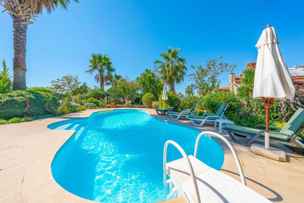 The swimming pool at or close to VILLA AYCHiN