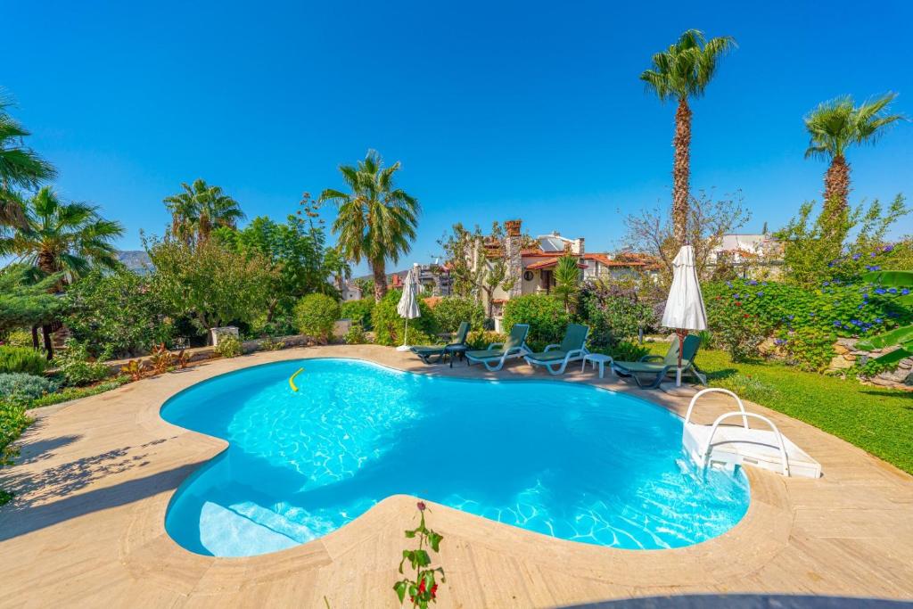 The swimming pool at or close to VILLA AYCHiN