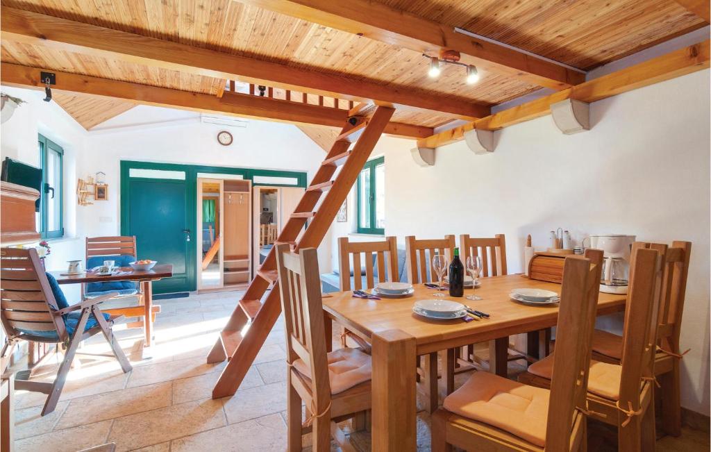 Posezení v ubytování 0-Bedroom Holiday Home In Postira