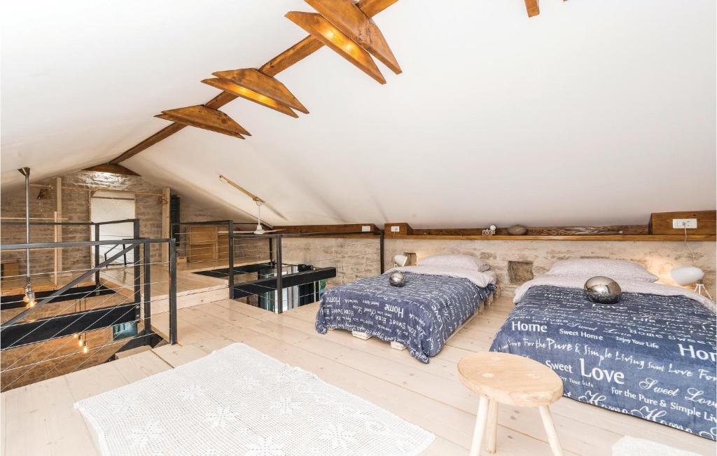 Posteľ alebo postele v izbe v ubytovaní Two-Bedroom Holiday Home In Pridraga