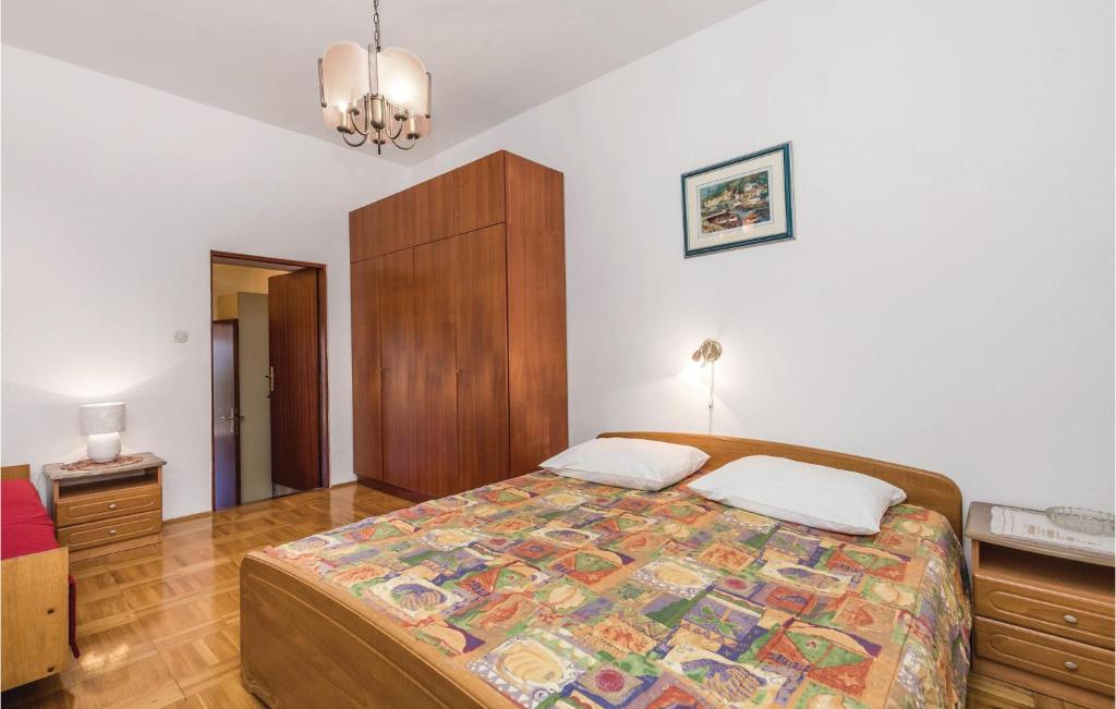 Posteľ alebo postele v izbe v ubytovaní 2 Bedroom Lovely Apartment In Ribarica
