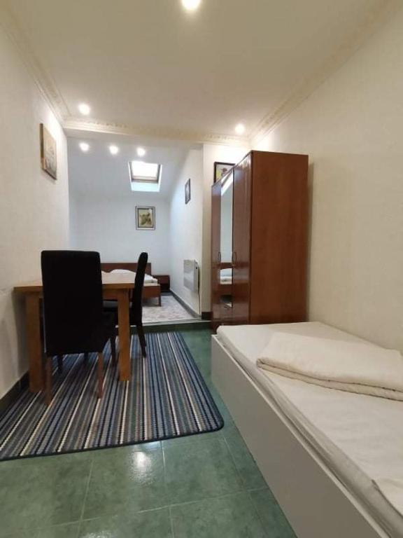 Hotel Vila Ličina - Classic Triple Room