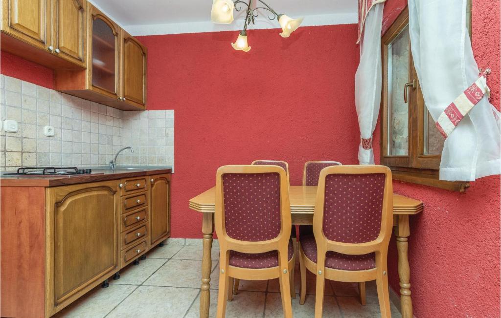 Kuchnia lub aneks kuchenny w obiekcie Five-Bedroom Holiday Home In Vir