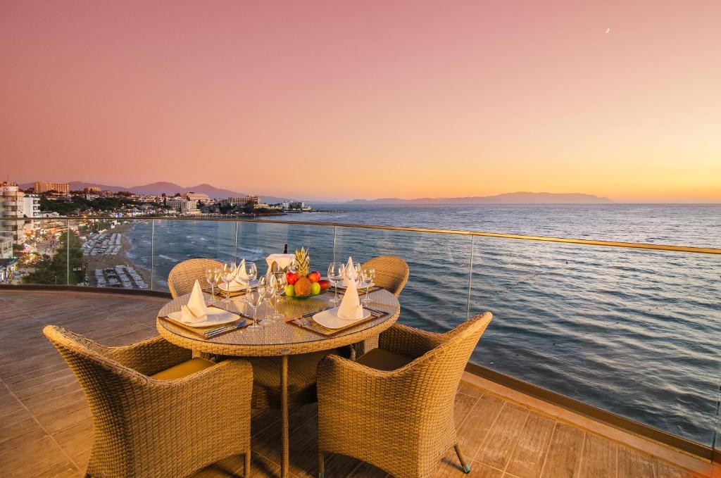 Ladies Beach Suite Hotel - King Suite