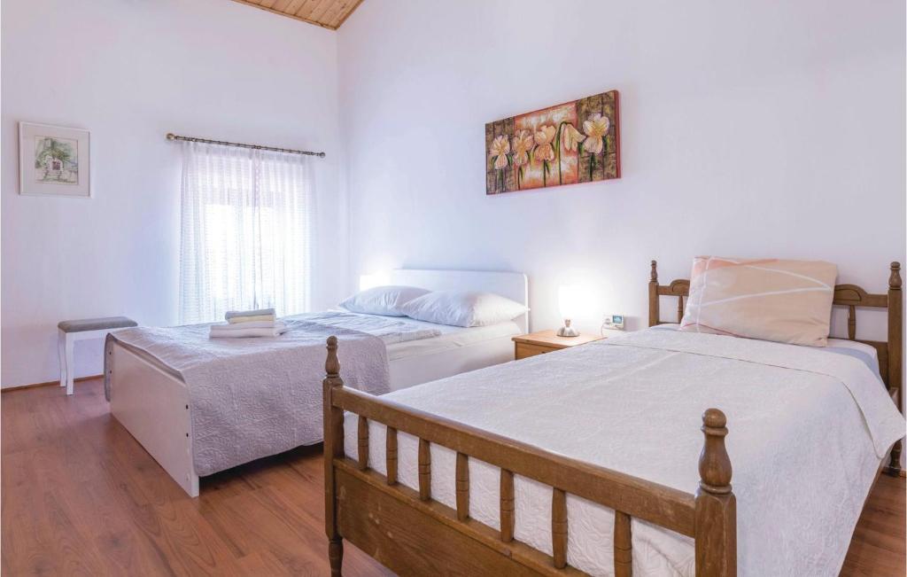 Fotografie z fotogalerie ubytování 5 Bedroom Lovely Home In Kuzinici v destinaci Divšići