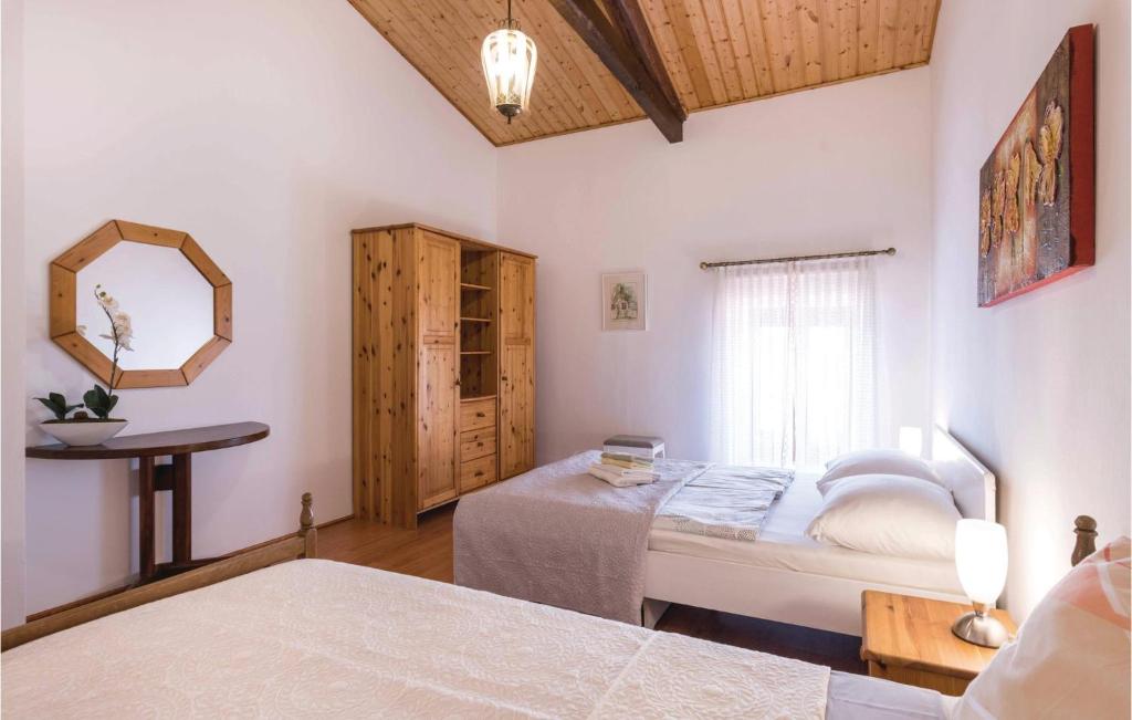 Fotografie z fotogalerie ubytování 5 Bedroom Lovely Home In Kuzinici v destinaci Divšići