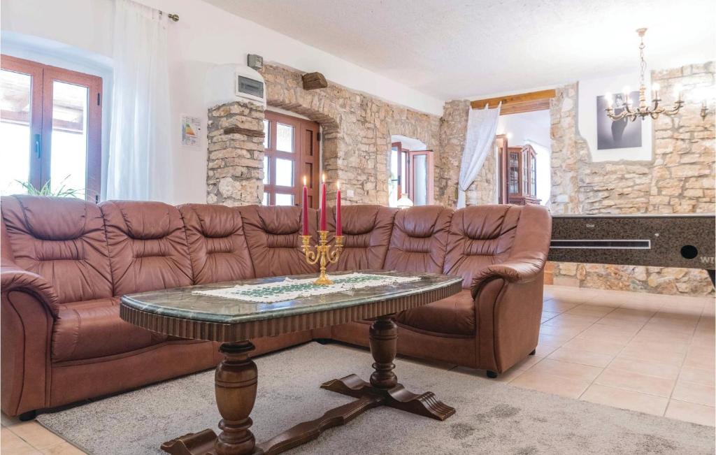 Fotografie z fotogalerie ubytování 5 Bedroom Lovely Home In Kuzinici v destinaci Divšići