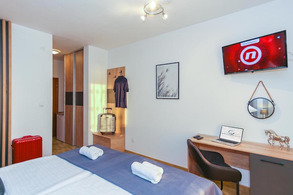 Postel nebo postele na pokoji v ubytování White Stone Villa