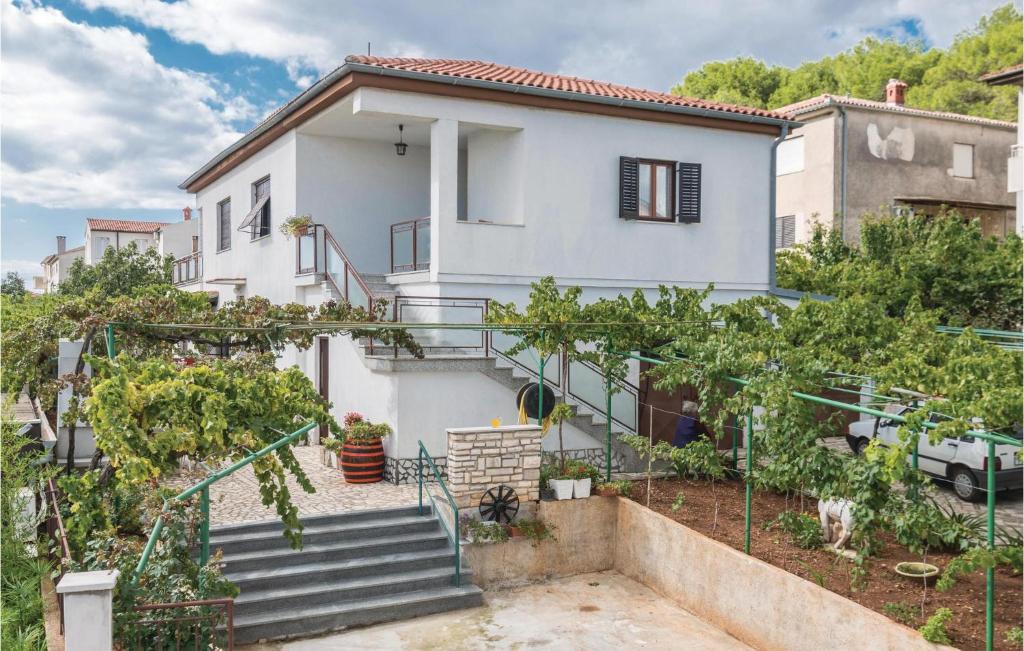 1 Bedroom Cozy Apartment In Pula