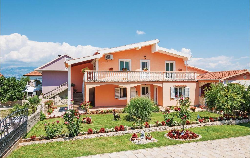Zahrada ubytování One-Bedroom Apartment In Podgradina