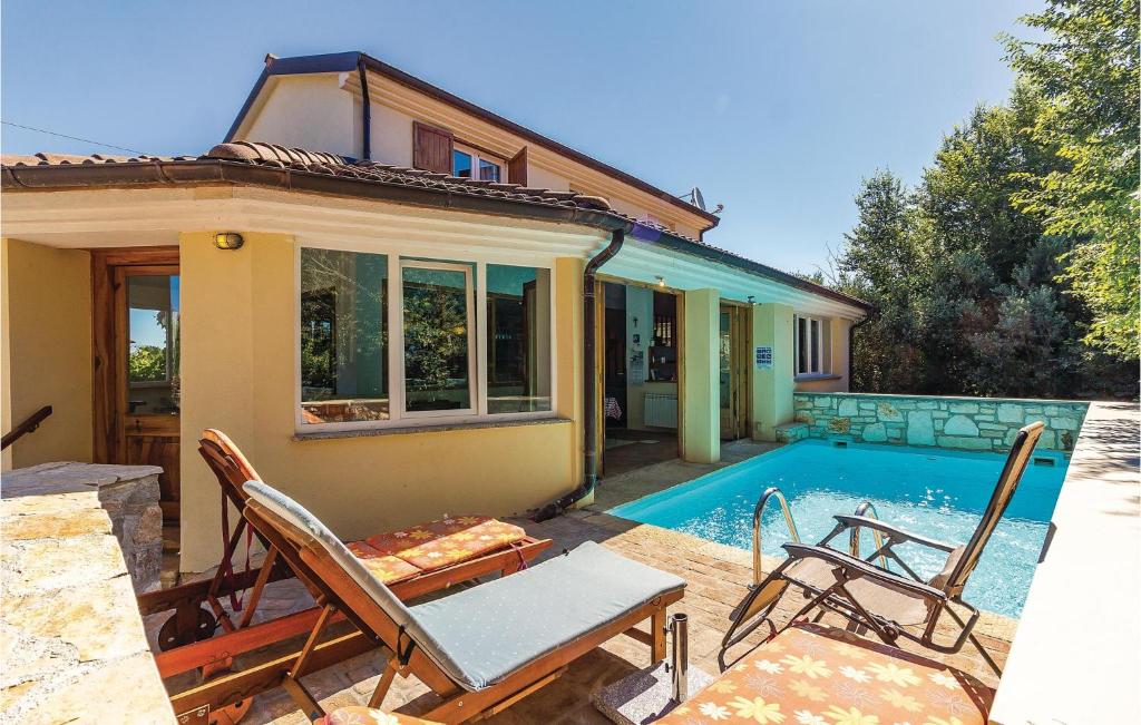 a house with a swimming pool next to a house at Lovely Home In Liznjan With Kitchen in Ližnjan