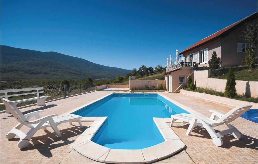 Bazén v ubytovaní 7 Bedroom Pet Friendly Home In Crni Kal alebo v jeho blízkosti