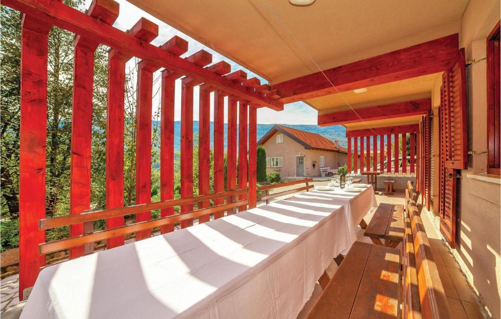Balkón alebo terasa v ubytovaní 7 Bedroom Pet Friendly Home In Crni Kal