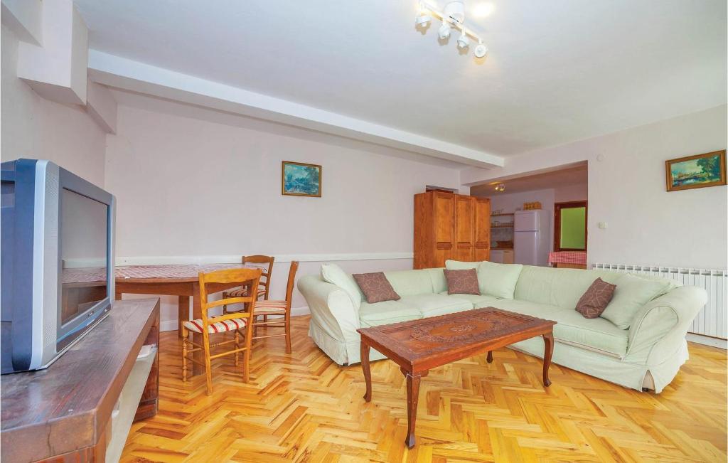 Posedenie v ubytovaní 7 Bedroom Pet Friendly Home In Crni Kal