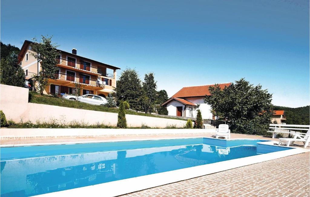 Bazén v ubytovaní 7 Bedroom Pet Friendly Home In Crni Kal alebo v jeho blízkosti