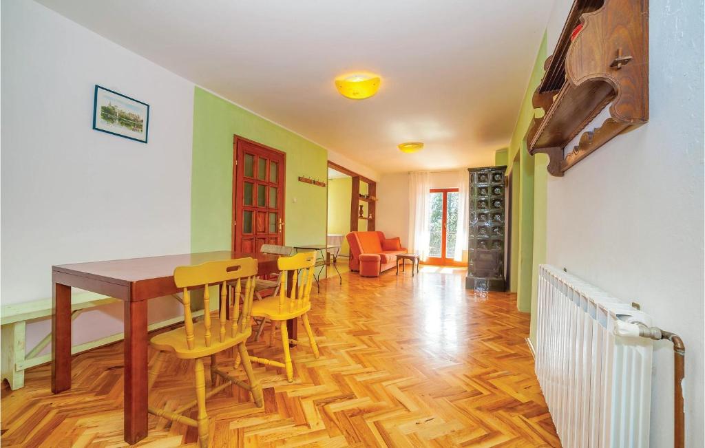 Fotografia z galérie ubytovania 7 Bedroom Pet Friendly Home In Crni Kal v destinácii Crni Kal