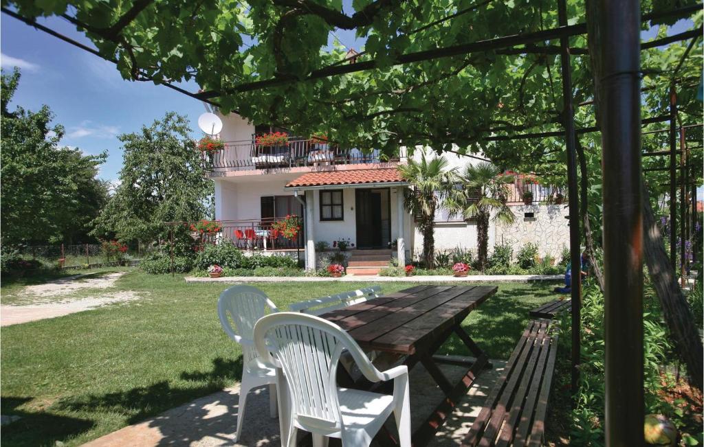 a picnic table in the yard of a house at 2 Bedroom Gorgeous Apartment In Labin in Raša