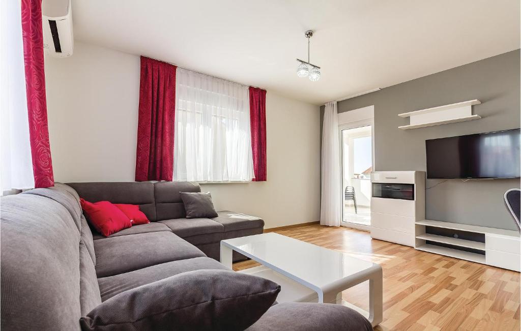 a living room with a couch and a table at Gorgeous Apartment In Medulin With Wifi in Medulin