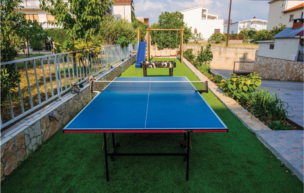 Stolný tenis v ubytovaní Apartment Trogir Ul, F,tudmana alebo v jeho okolí