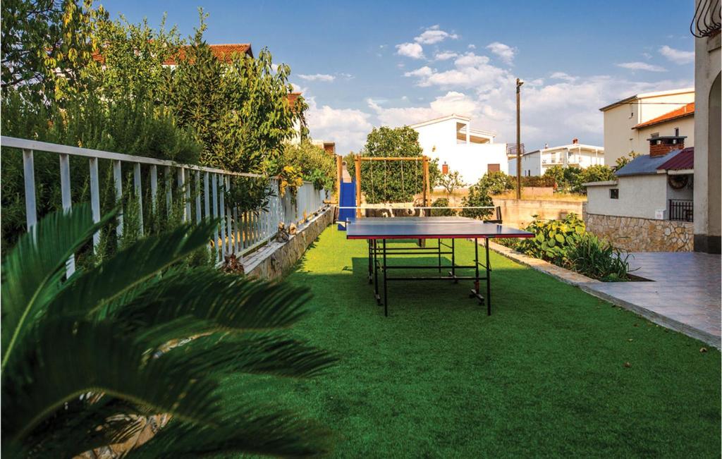 Vonkajšia záhrada v ubytovaní Apartment Trogir Ul, F,tudmana