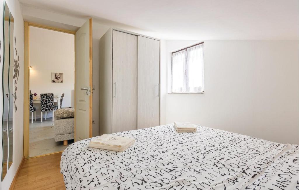 Postel nebo postele na pokoji v ubytování Apartment Medulin Katikulic Iv