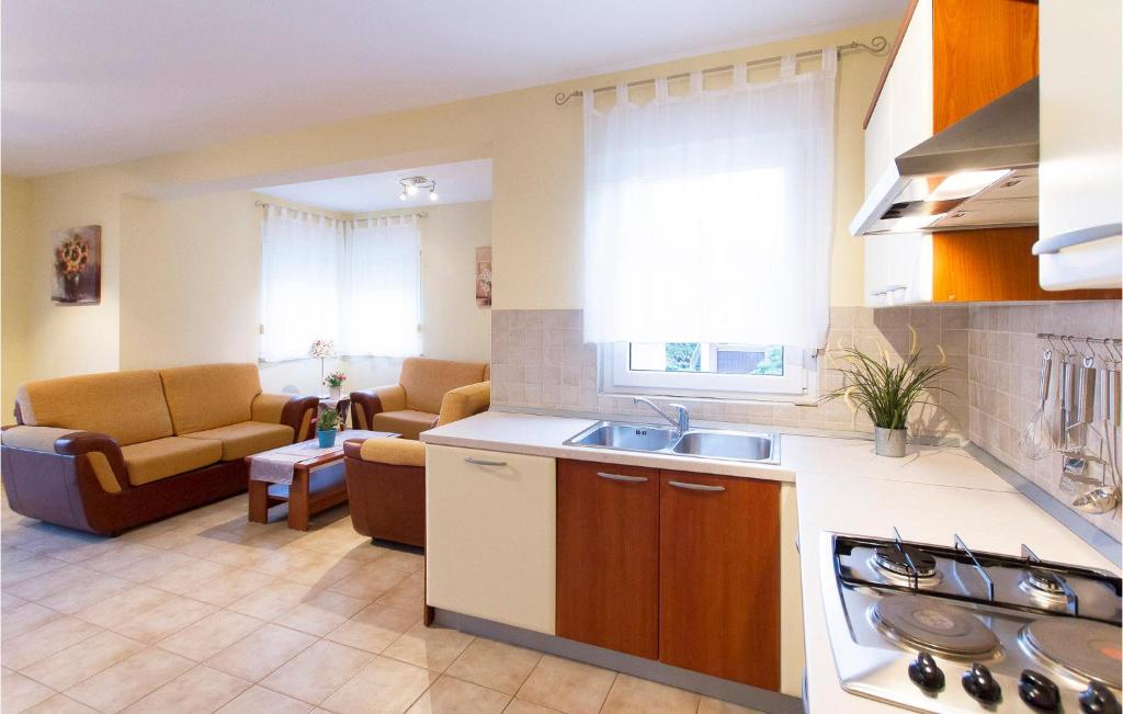 Fotografie z fotogalerie ubytování Beautiful Home In Palit With 4 Bedrooms And Wifi v Rabu