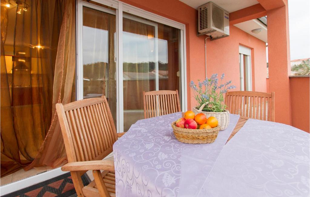 Fotografie z fotogalerie ubytování Beautiful Home In Palit With 4 Bedrooms And Wifi v Rabu