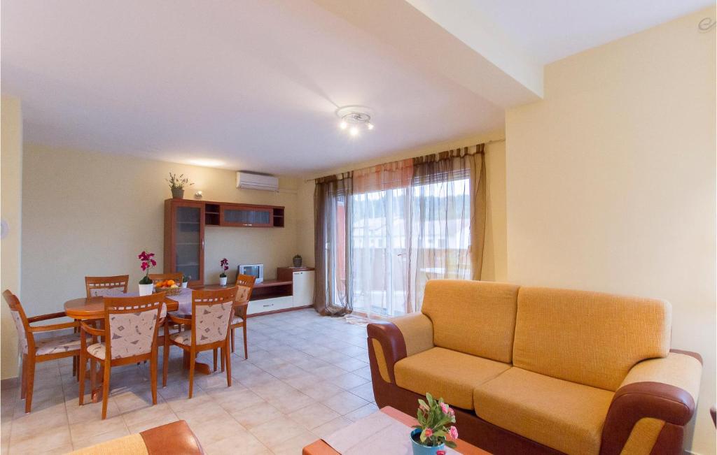 Fotografie z fotogalerie ubytování Beautiful Home In Palit With 4 Bedrooms And Wifi v Rabu