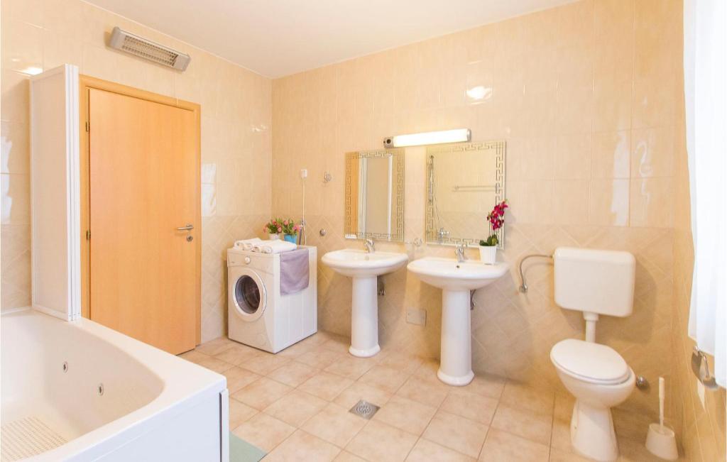 Fotografie z fotogalerie ubytování Beautiful Home In Palit With 4 Bedrooms And Wifi v Rabu