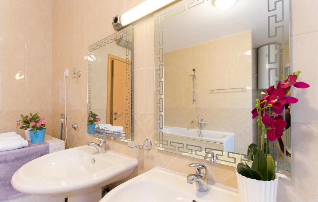Fotografie z fotogalerie ubytování Beautiful Home In Palit With 4 Bedrooms And Wifi v Rabu