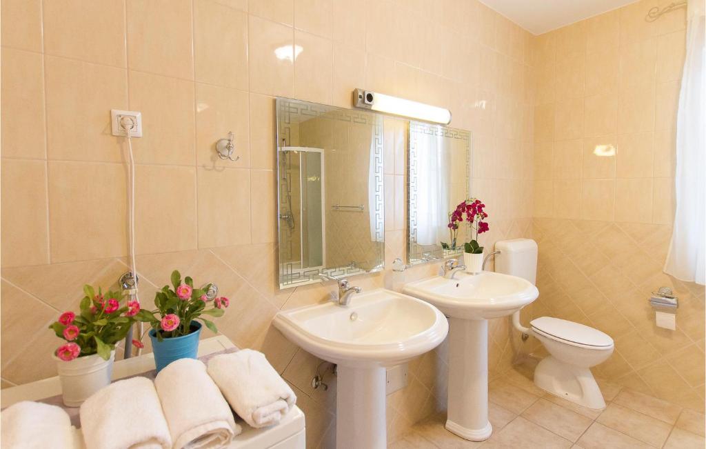 Fotografie z fotogalerie ubytování Beautiful Home In Palit With 4 Bedrooms And Wifi v Rabu