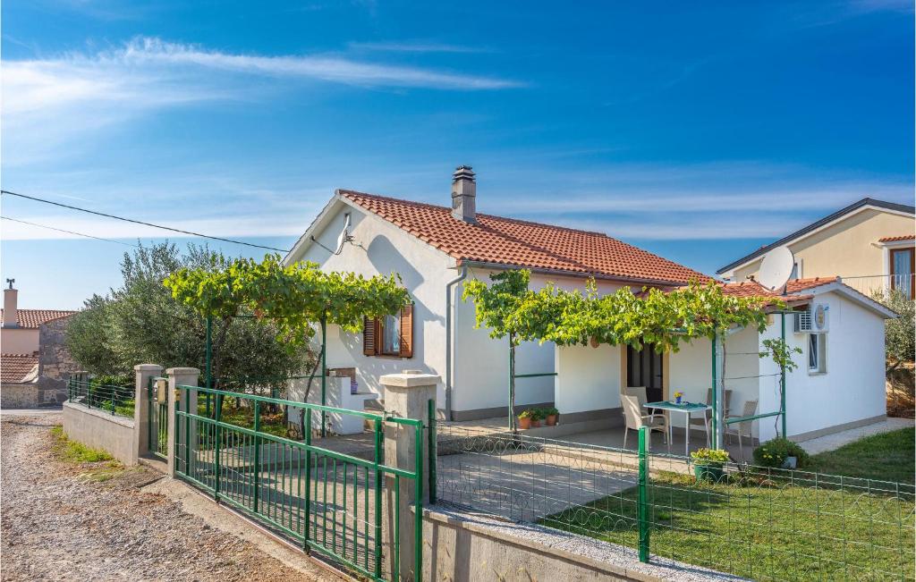 Beautiful Apartment In Linardici
