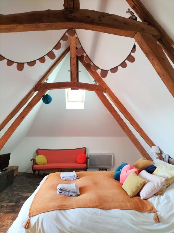 Maison Séraphine - Guest house - Bed and Breakfast - Kamer Met Kingsize Bed En Uitzicht Op De Tuin