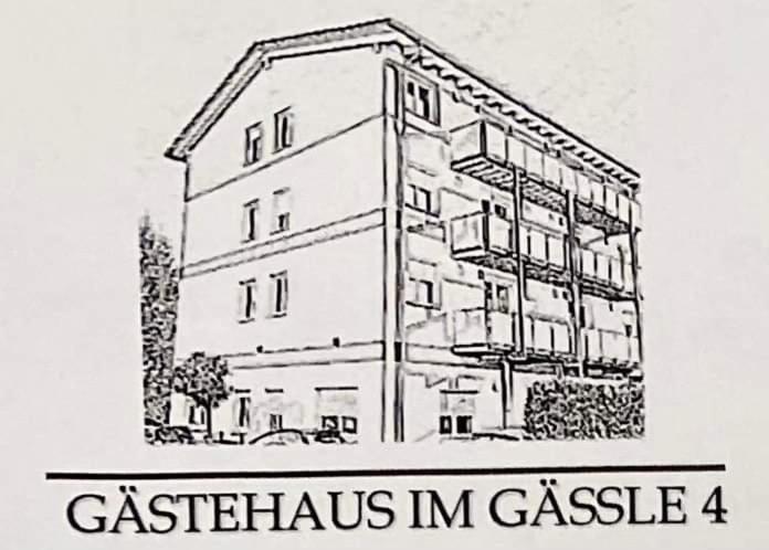 um desenho a preto e branco de um edifício em Hotel im Gässle em Süßen