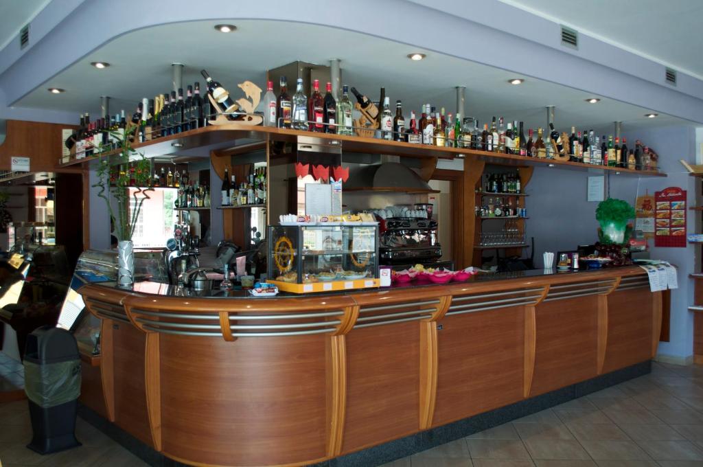 a bar with a lot of bottles of alcohol at Hotel Mantova Sud in Bagnolo San Vito