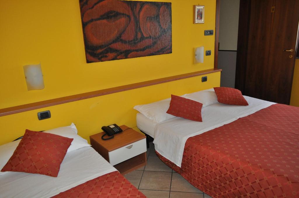 Postel nebo postele na pokoji v ubytování Hotel Mantova Sud