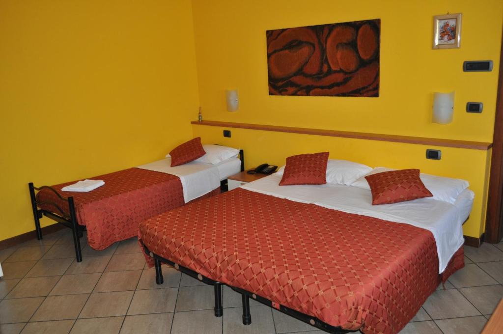 Postel nebo postele na pokoji v ubytování Hotel Mantova Sud