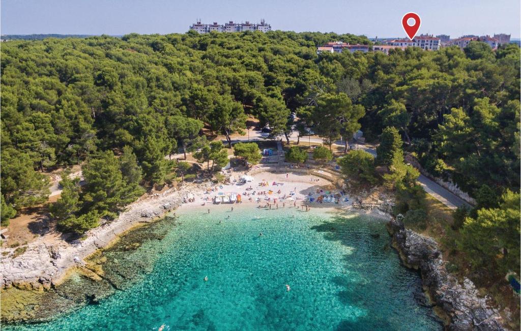 an aerial view of a beach with people in the water at Beautiful Apartment In Pula With 3 Bedrooms And Wifi in Pula